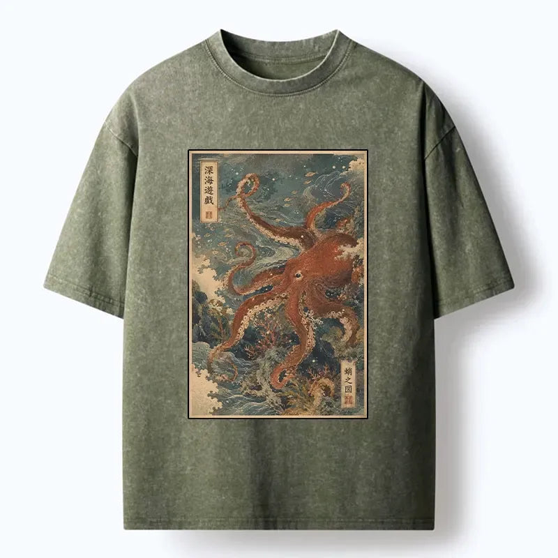 Kyoto-Lion Giant Octopus In Deep Ocean Washed T-Shirt