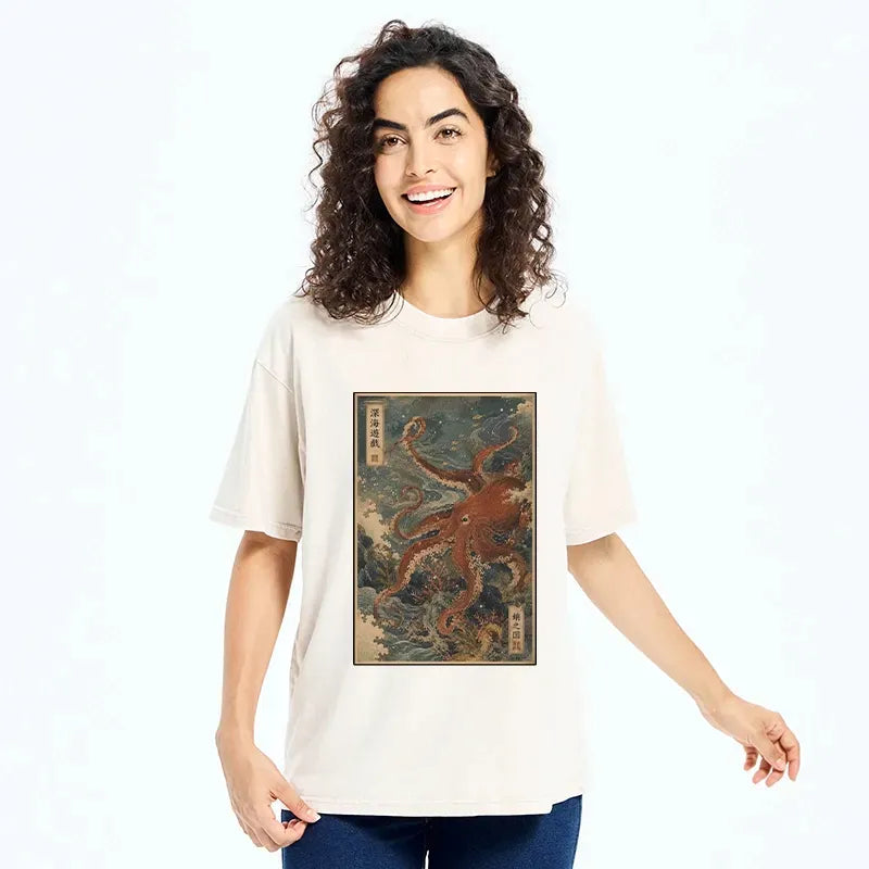 Kyoto-Lion Giant Octopus In Deep Ocean Washed T-Shirt