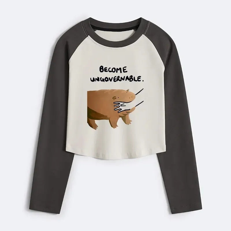 Kyoto-Lion Moo Deng Bites Someone's Arm Women's Crop Raglan T-Shirt