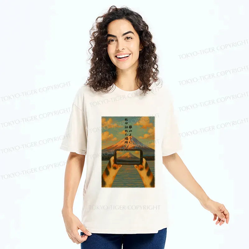 Washed Japanese Cat Photographer T-Shirt