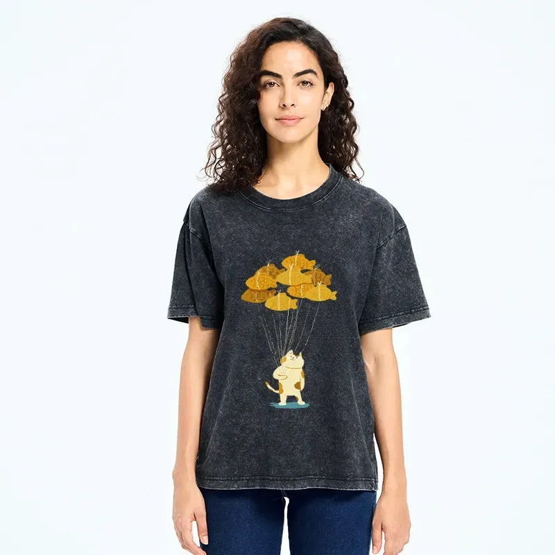 Kyoto-Lion Cute Cat Holding Fish Balloon Bouquet Washed T-Shirt