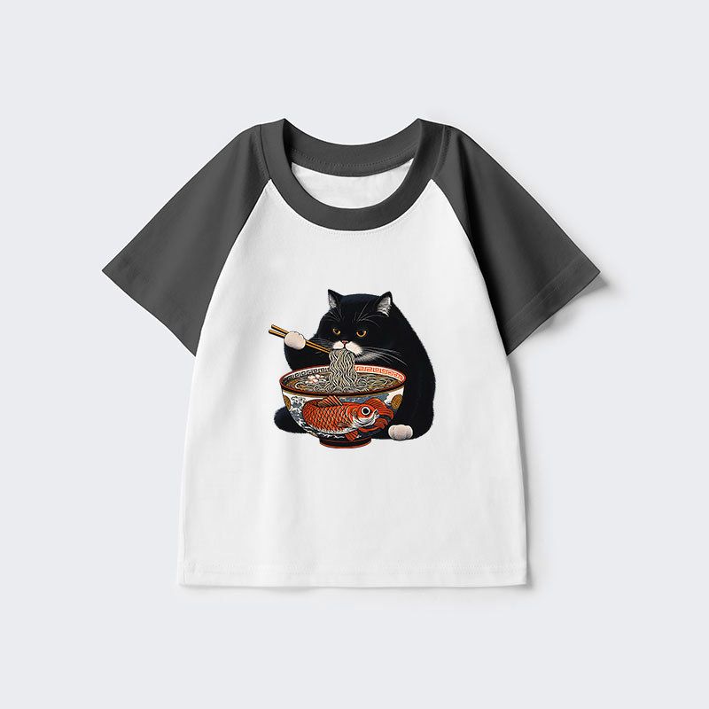 Kyoto-Lion Fat Cat Eating Ramen Kids Raglan T-shirt
