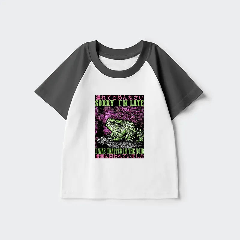 Kyoto-Lion Frogs Trapped In The Void Kids Raglan T-shirt