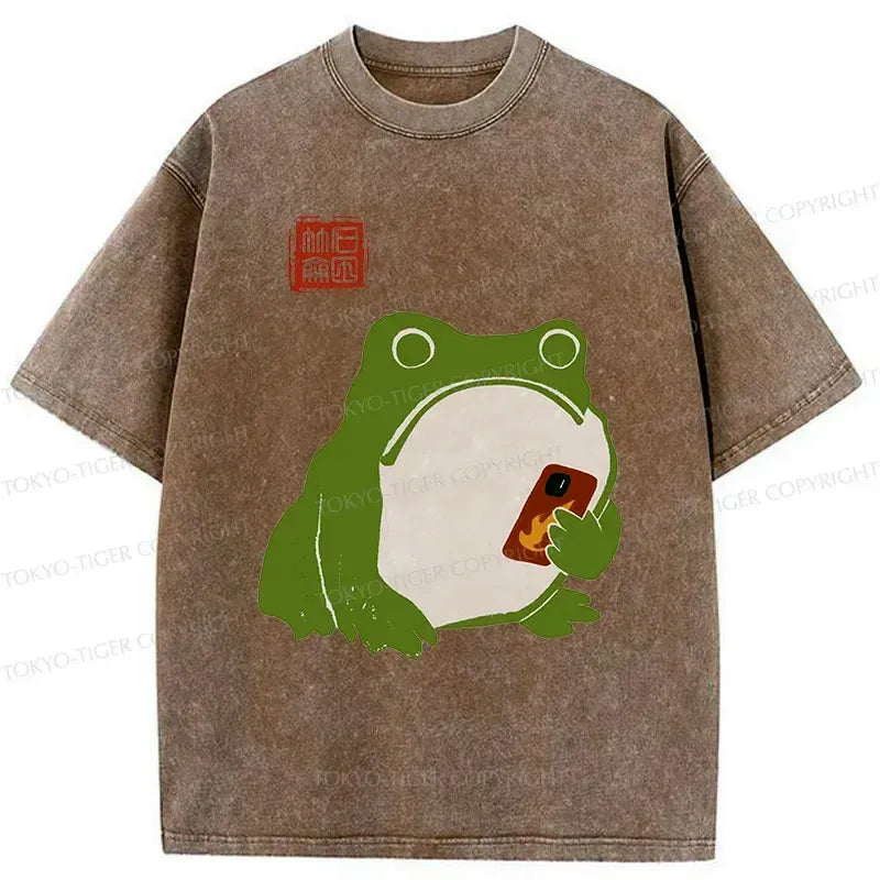Kyoto-Lion Frog Playing With Mobile Phone Washed T-Shirt