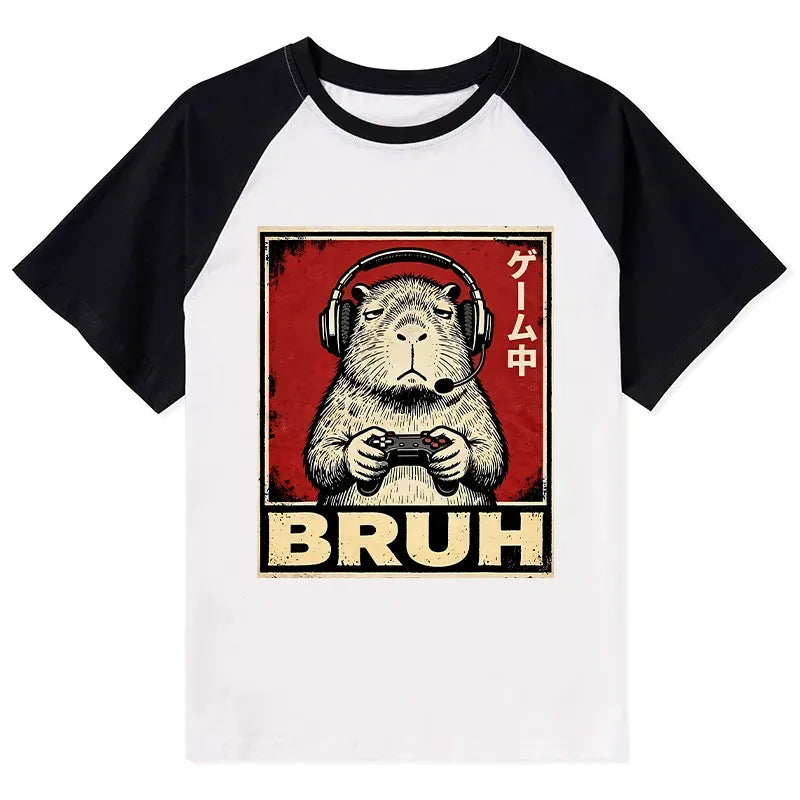 Kyoto-Lion Funny Capybara Playing Games Raglan T-shirt