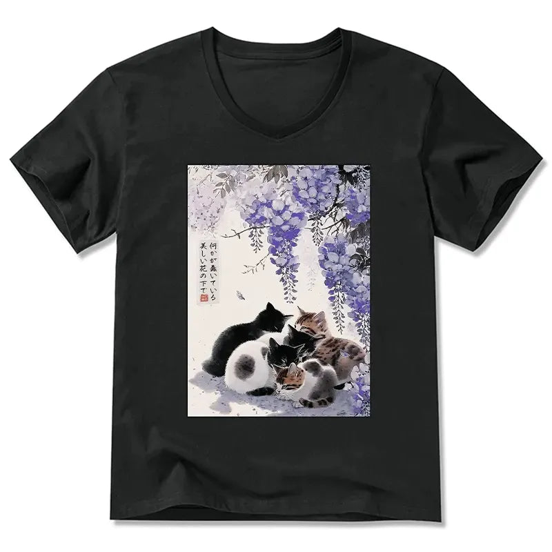 Kyoto-Lion Cats plotting under the wisteria V-Neck Classic T-Shirt