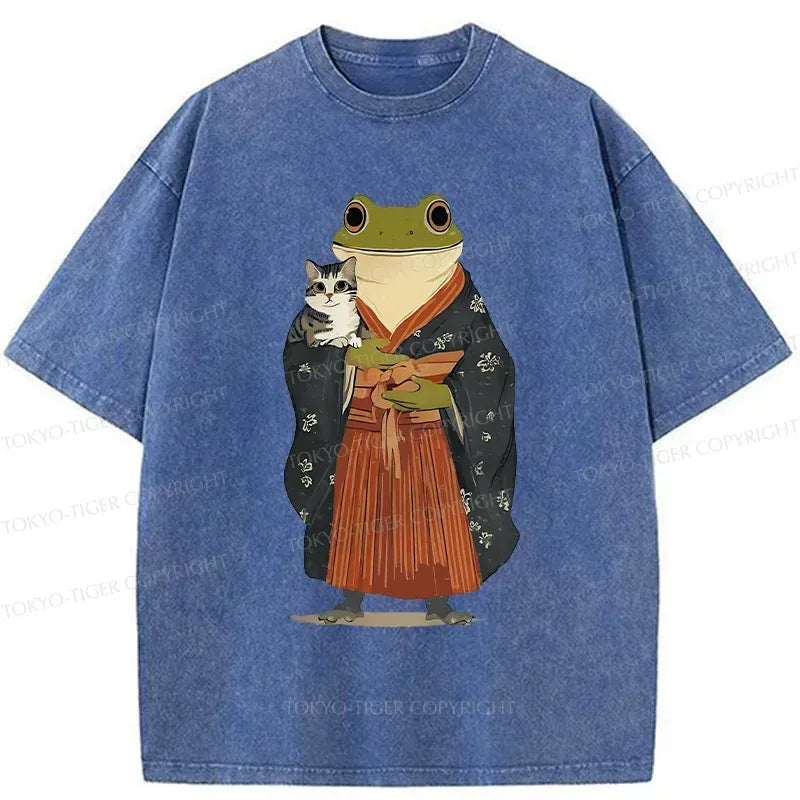 Kyoto-Lion Frog Hugs Cat Washed T-Shirt