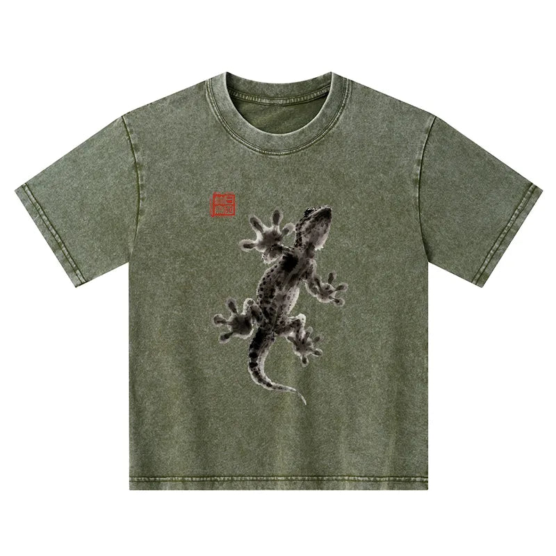 Kyoto-Lion Minimal Asian Ink Brush Gecko Vibe Kids Washed T-Shirt