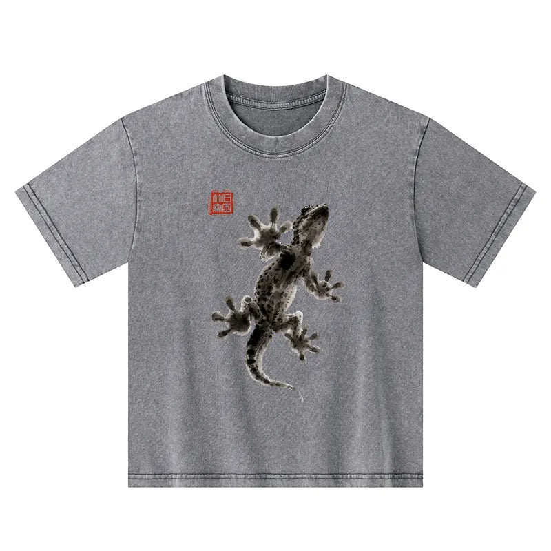 Kyoto-Lion Minimal Asian Ink Brush Gecko Vibe Kids Washed T-Shirt