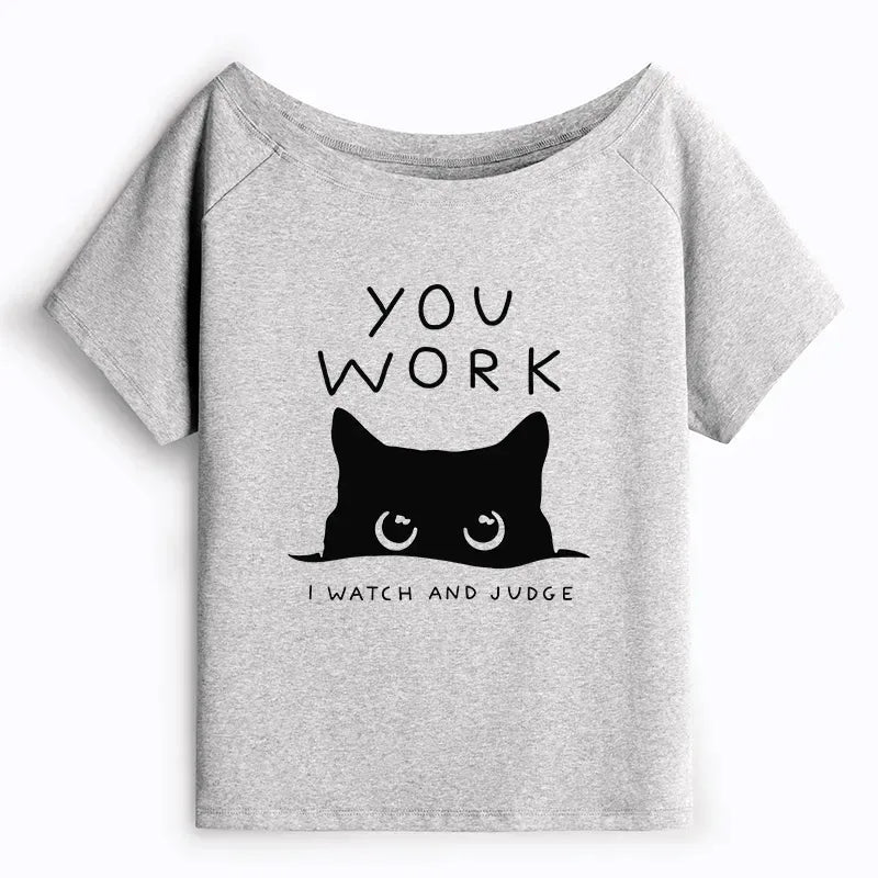 Kyoto-Lion A Cat That Spies Off Shoulder T-Shirt