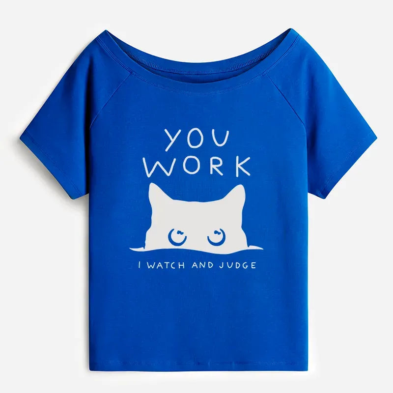 Kyoto-Lion A Cat That Spies Off Shoulder T-Shirt