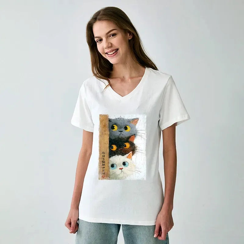 Kyoto-Lion Three Cute Cats Watch You V-Neck Classic T-Shirt