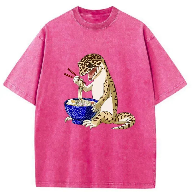 Kyoto-Lion Gecko Eating Ramen Washed T-Shirt