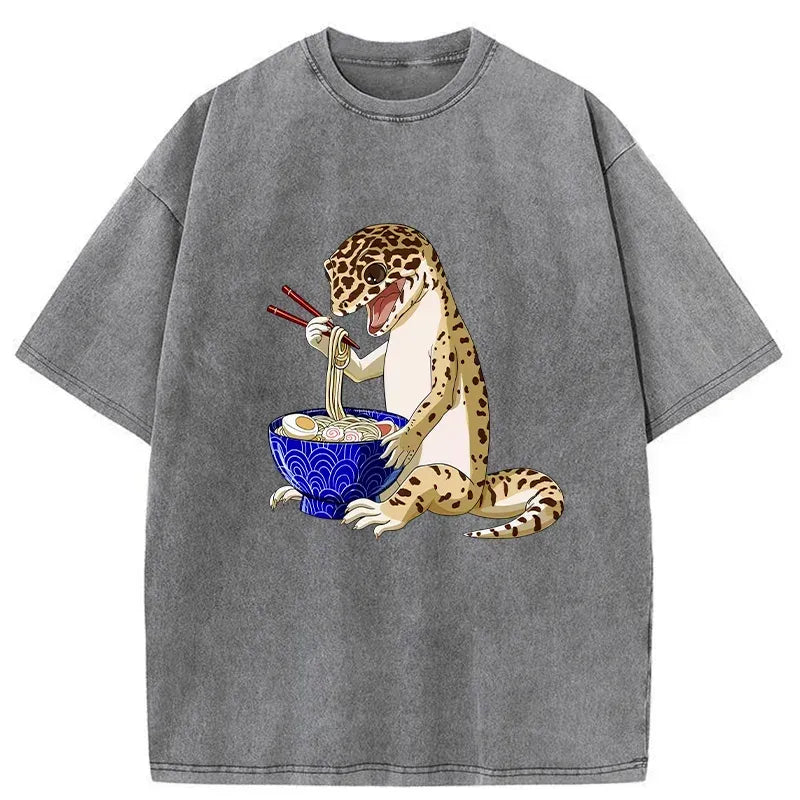 Kyoto-Lion Gecko Eating Ramen Washed T-Shirt