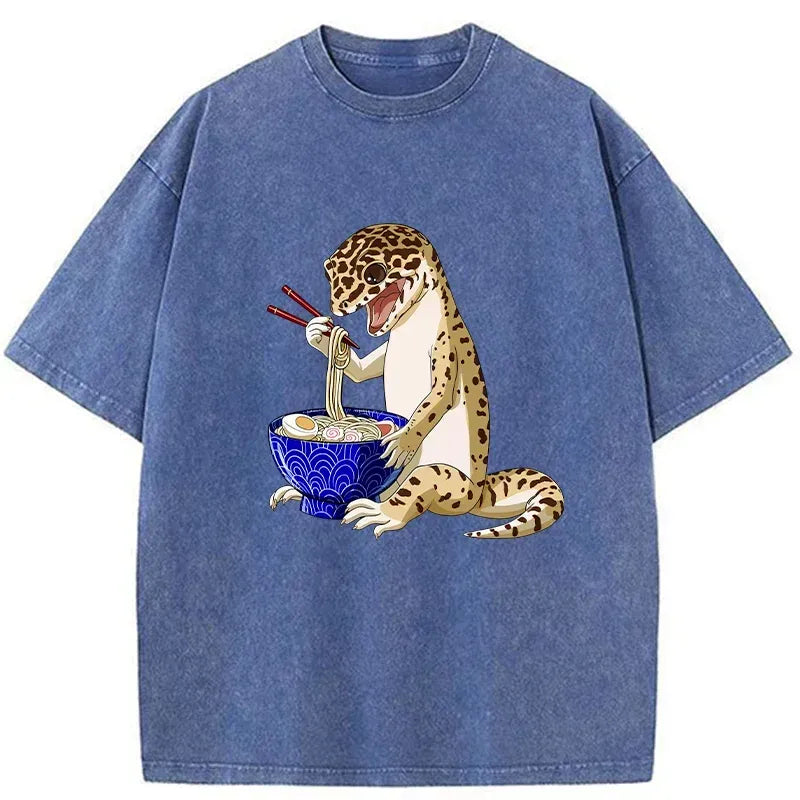 japanese gecko eating ramen t-shirt