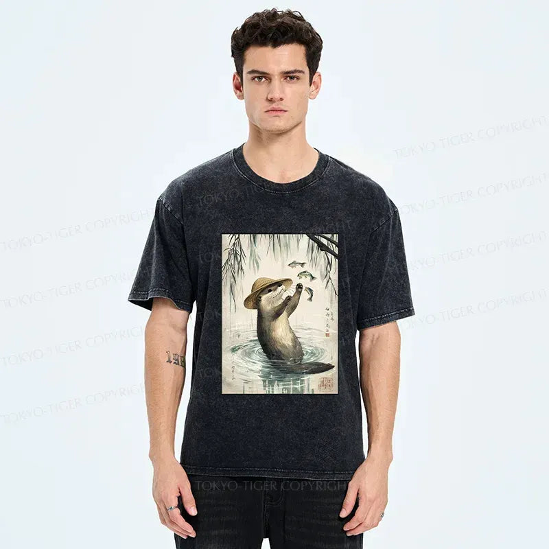 Kyoto-Lion Otter Catching Fish Washed T-Shirt