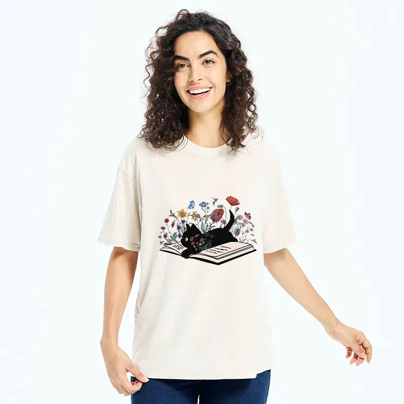 Kyoto-Lion Black Cat Reading Washed T-Shirt