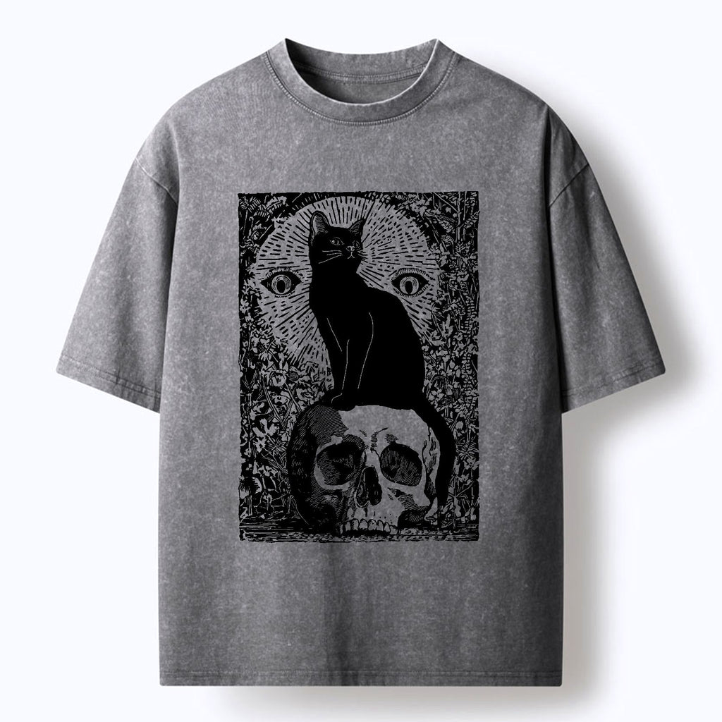 Kyoto-Lion Black Cat Sitting On The Skull Washed T-Shirt