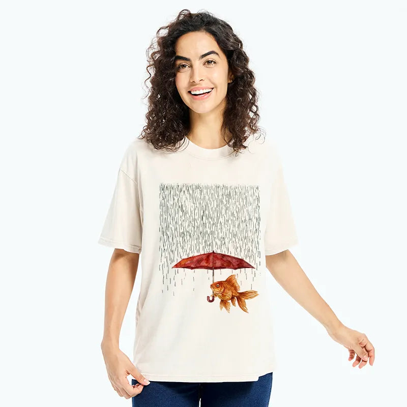 Kyoto-Lion Rainy Goldfish With Umbrella Art Washed T-Shirt