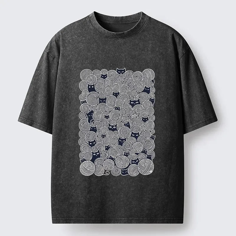 Kyoto-Lion Tiny Black Cats Hide In Yarn Balls Washed T-Shirt