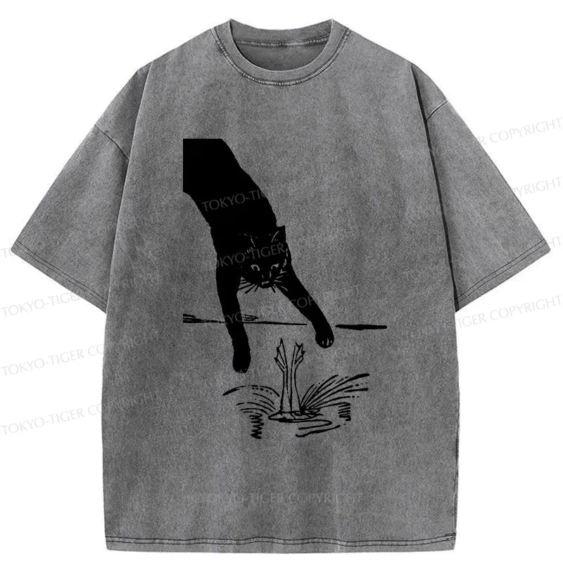 Funny Cat Catching Frog T-Shirt for Daily Wear