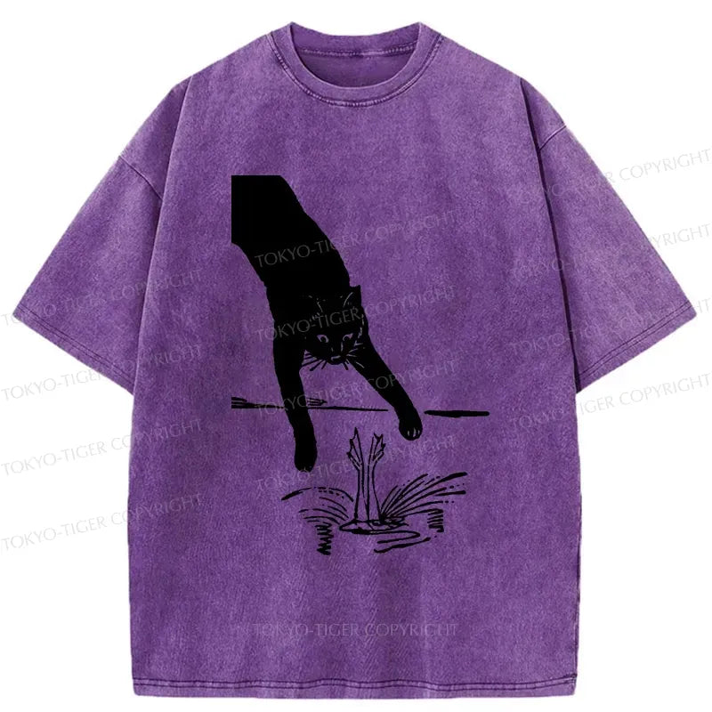 Kyoto-Lion Funny Cat Catching Frog Washed T-Shirt