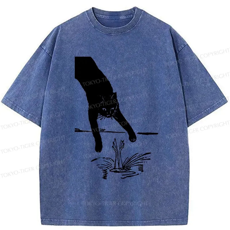 Funny Cat Catching Frog T-Shirt for Daily Wear