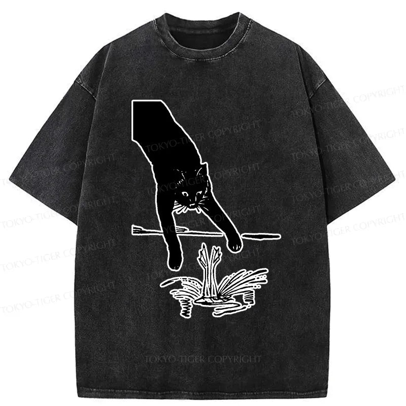 Kyoto-Lion Funny Cat Catching Frog Washed T-Shirt