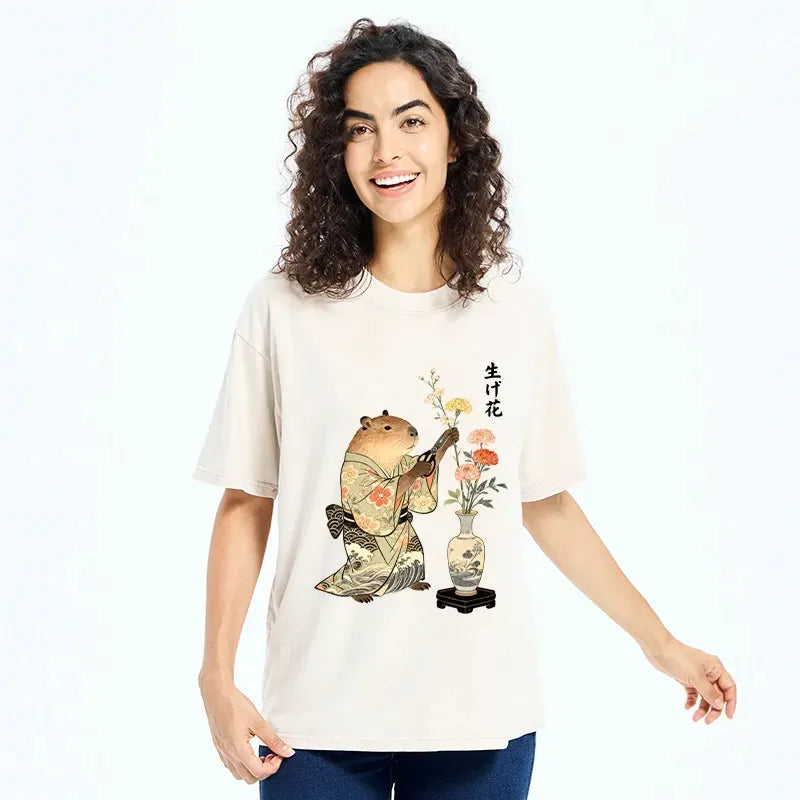 Kyoto-Lion Chill Capybara Arranging Flower Art Washed T-Shirt
